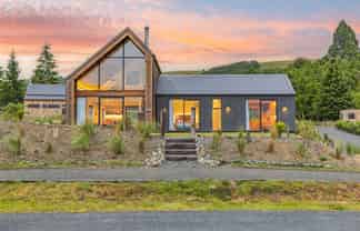 50 Luge Loop, Castle Hill