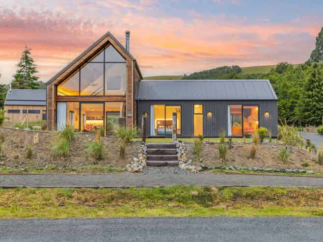 50 Luge Loop, Castle Hill