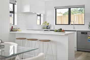 6 Ballyalton Crescent, Flat Bush