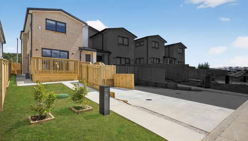 6 Ballyalton Crescent, Flat Bush