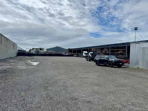 CBRE | Secure Road Frontage Yard
