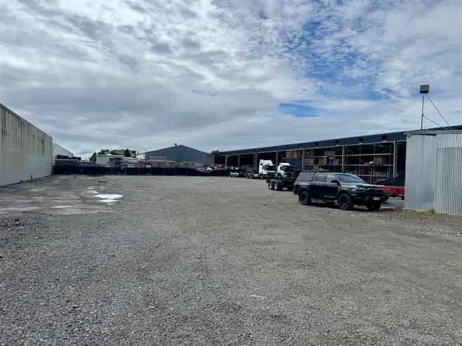 CBRE | Secure Road Frontage Yard
