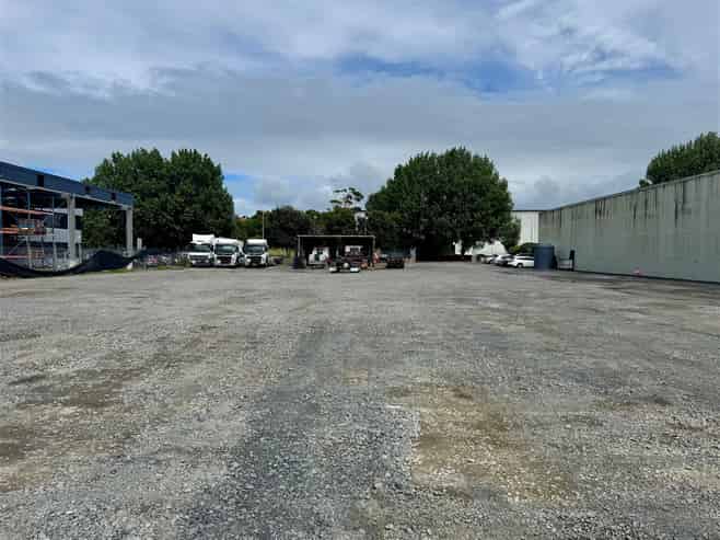 CBRE | Secure Road Frontage Yard