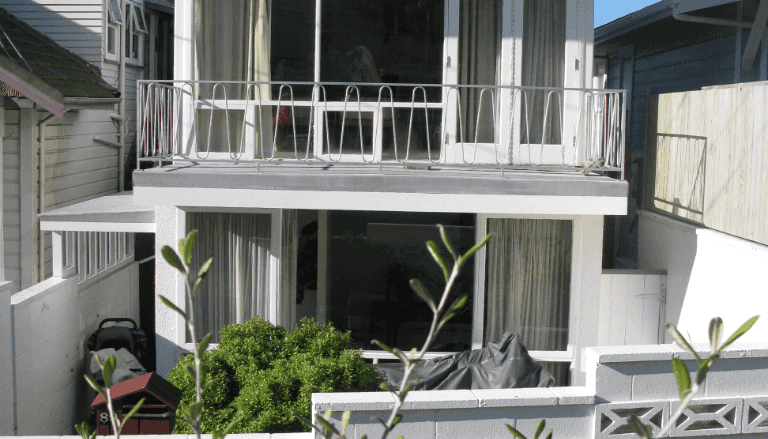 89 Queens Drive, Lyall Bay