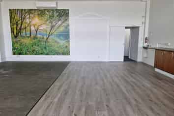 Retail/office space 125sqm 