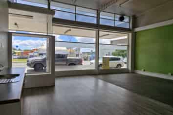 Retail/office space 125sqm 