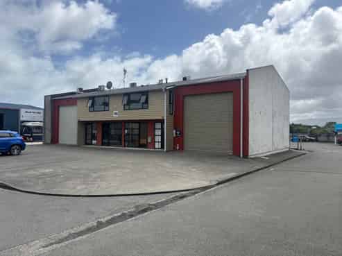 Versatile, Self-Contained Commercial Unit in a Prime Kapiti Location