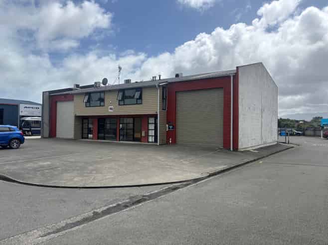 Versatile, Self-Contained Commercial Unit in a Prime Kapiti Location