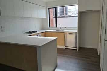 8/182 London Street, Hamilton Central