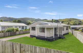 25 Thames Road, Paeroa