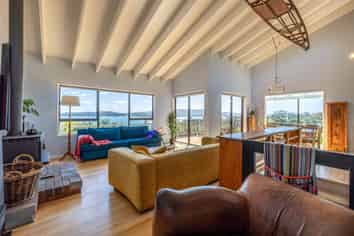 63 Kennedy Point Road, Surfdale