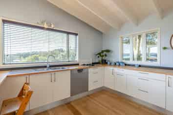 63 Kennedy Point Road, Surfdale