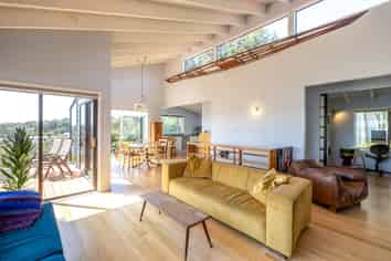 63 Kennedy Point Road, Surfdale