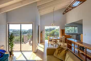 63 Kennedy Point Road, Surfdale