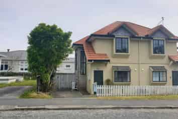 32 Firth Terrace, Karori