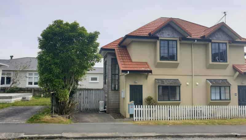 32 Firth Terrace, Karori