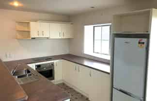 32 Firth Terrace, Karori