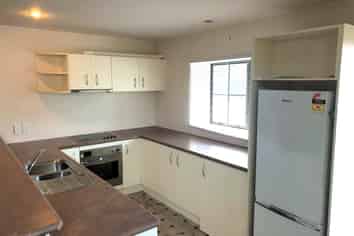 32 Firth Terrace, Karori