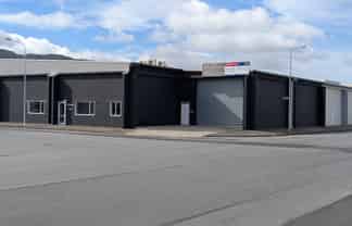 Clean large corner warehouse in Seaview.