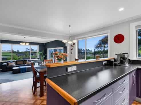 218 Henwood Road, Paraite