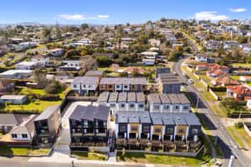 2-4,5-6,10/42 Captain Scott Road, Glen Eden
