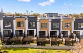 2-4,5-6,10/42 Captain Scott Road, Glen Eden