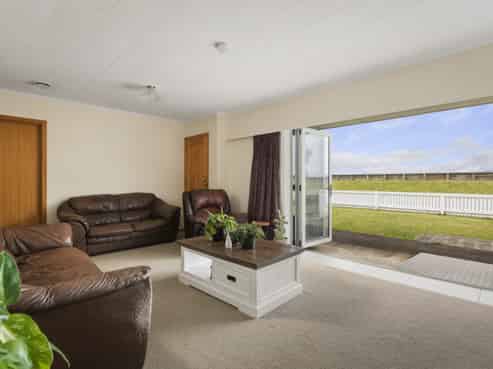 435 Fergusson Drive, Thames