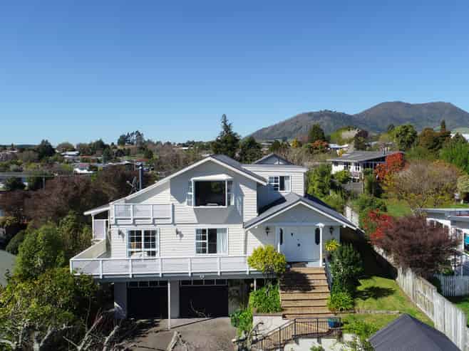 20 Sunset Street, Hilltop