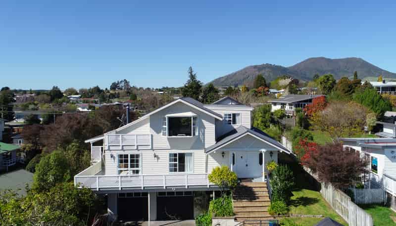 20 Sunset Street, Hilltop