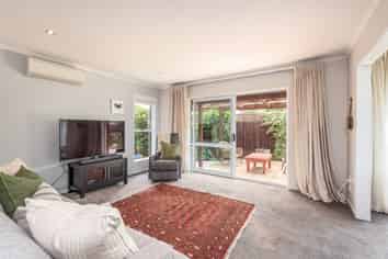 12B Lochmore St, Bishopdale