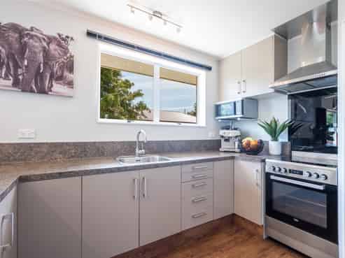 12 Hollis Place, Brightwater