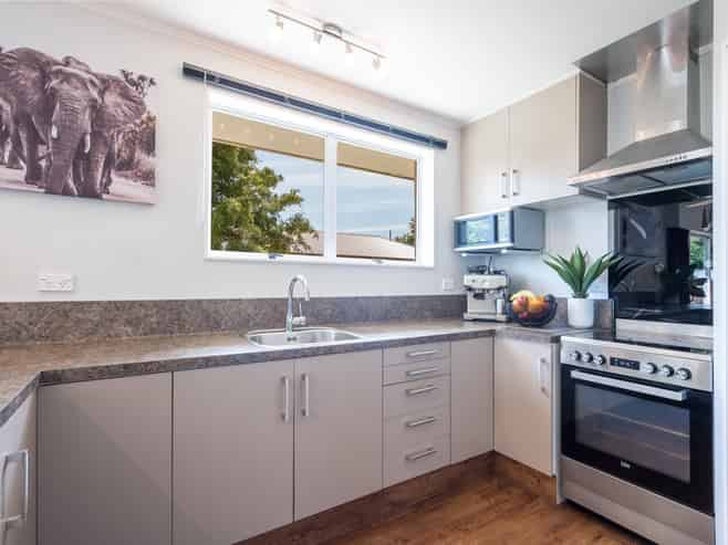 12 Hollis Place, Brightwater