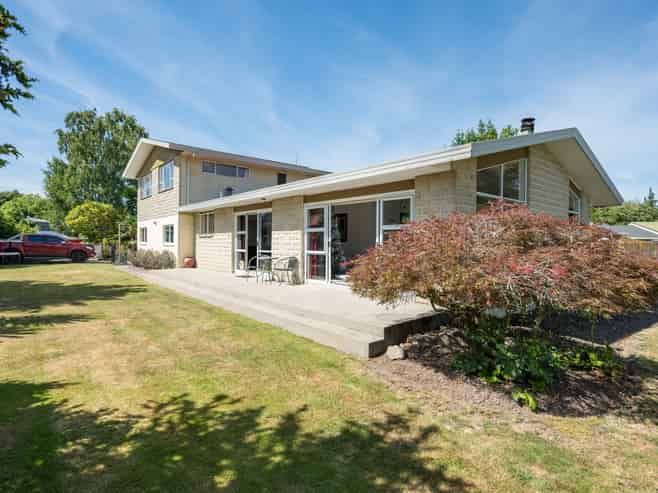 12 Hollis Place, Brightwater