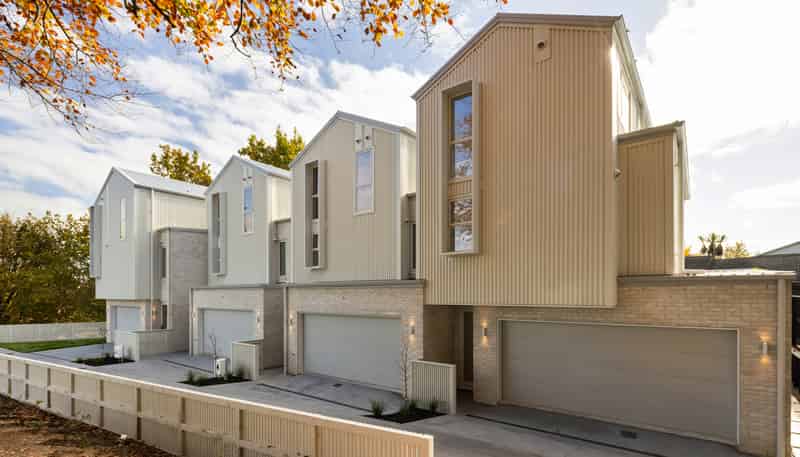2/2 Woodstock Road, Fairfield