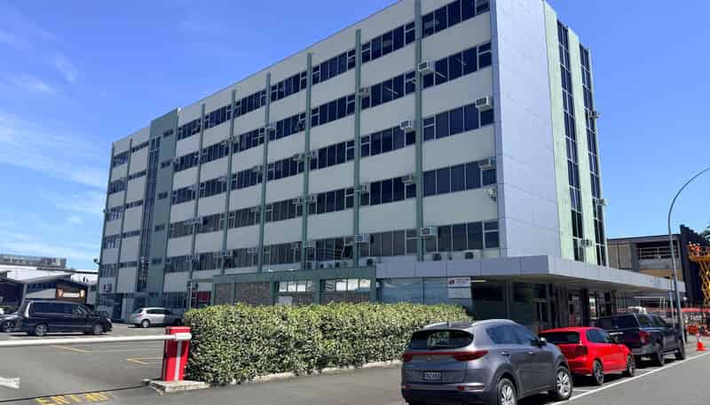 169 London Street Central, Hamilton Central