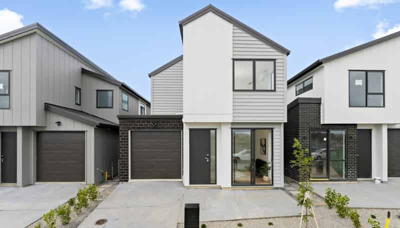 21 Bronzewater Drive, Silverdale