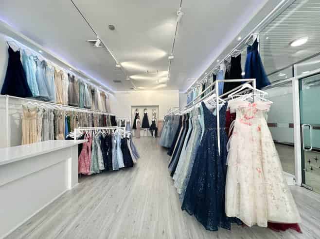 HUGE EXPOSURE, DISCOUNTED RENT
