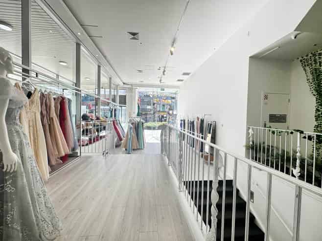 HUGE EXPOSURE, DISCOUNTED RENT
