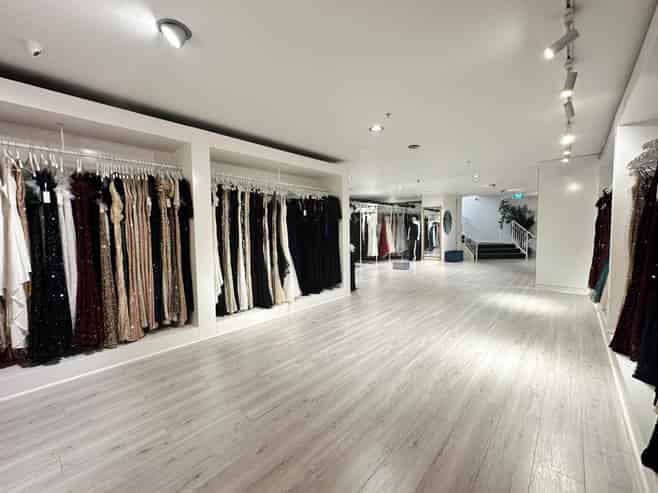 HUGE EXPOSURE, DISCOUNTED RENT
