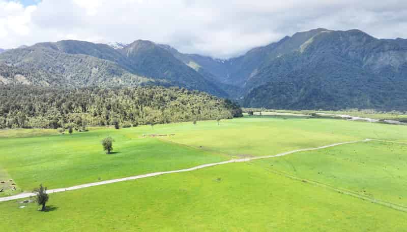 1627 Whataroa Highway, Whataroa
