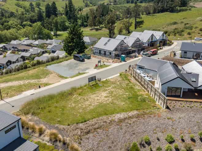 9 Hill Tops Way, Stoke