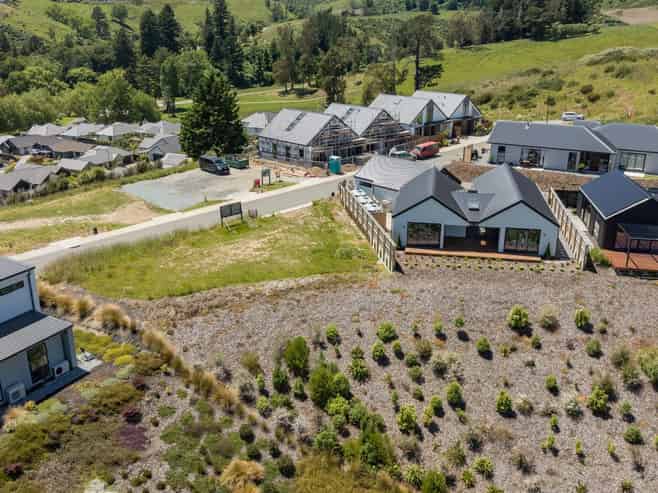 9 Hill Tops Way, Stoke