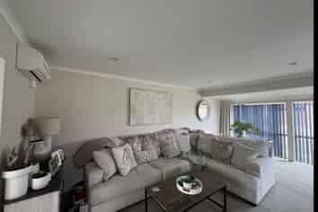 4/9 Fuller Close, LEVIN