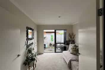 4/9 Fuller Close, LEVIN