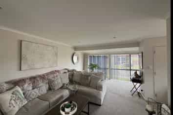 4/9 Fuller Close, LEVIN