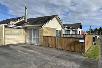 2/95 McLean Street, Waitara