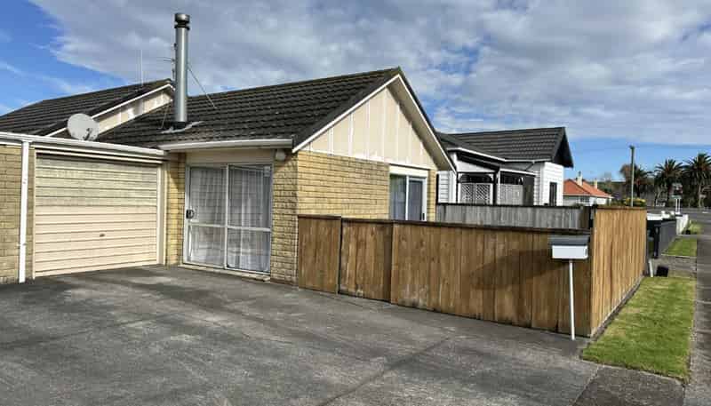 2/95 McLean Street, Waitara