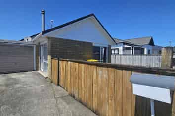 2/95 McLean Street, Waitara