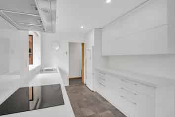 8 Parklane Place, Weston