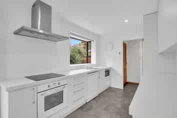 8 Parklane Place, Weston